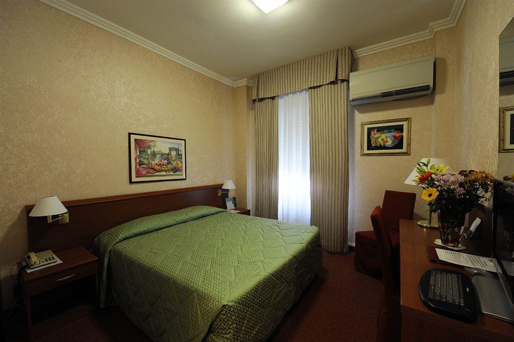 Hotel Dei Fiori Milán Pokoj fotografie